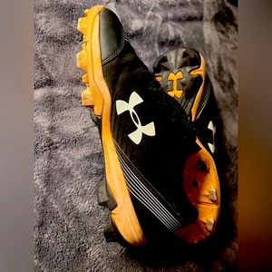 Under Armour Softball Cleats Shoes 6.5 VERY GOOD CONDITION WHITE ON BLACK